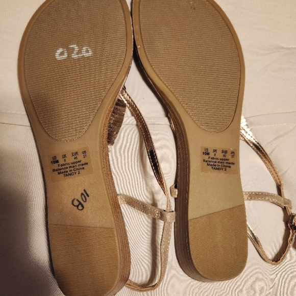 Gold Leaf Sandals - Picture 4 of 5